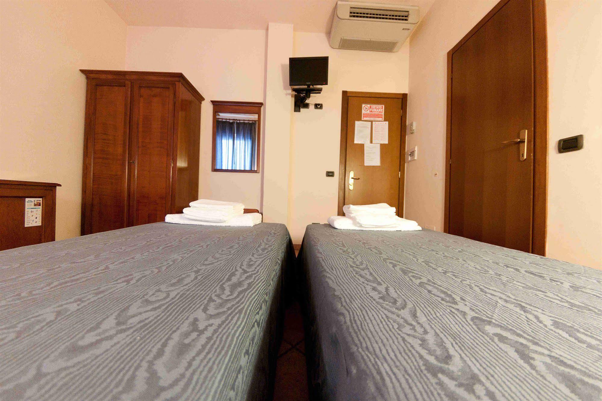 Hotel Balcony Firenze Bagian luar foto